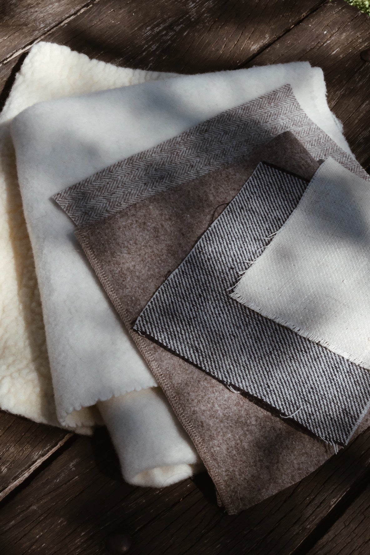 tissus haut de gamme vendu au mètre, matières naturelles et écoresponsables, laine française, fabriqués en france, mode, décoration d'intérieur, ameublement, pyrénées, marelha