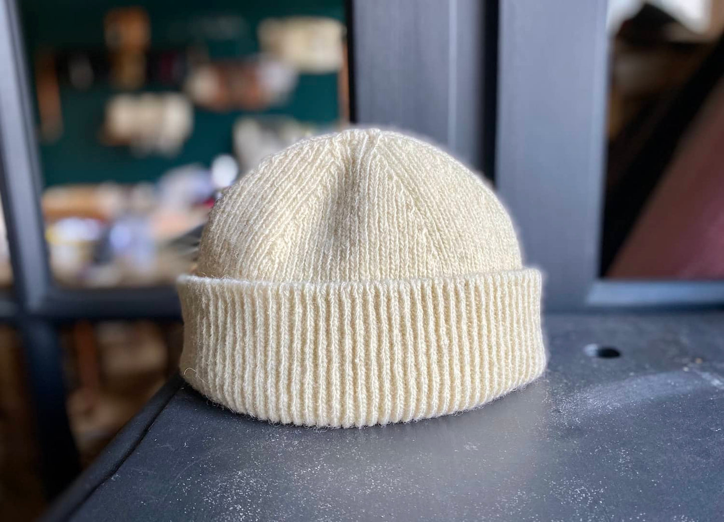 bonnet court à revers personnalisable blanc écru, laine française, pyrenees, marelha, france