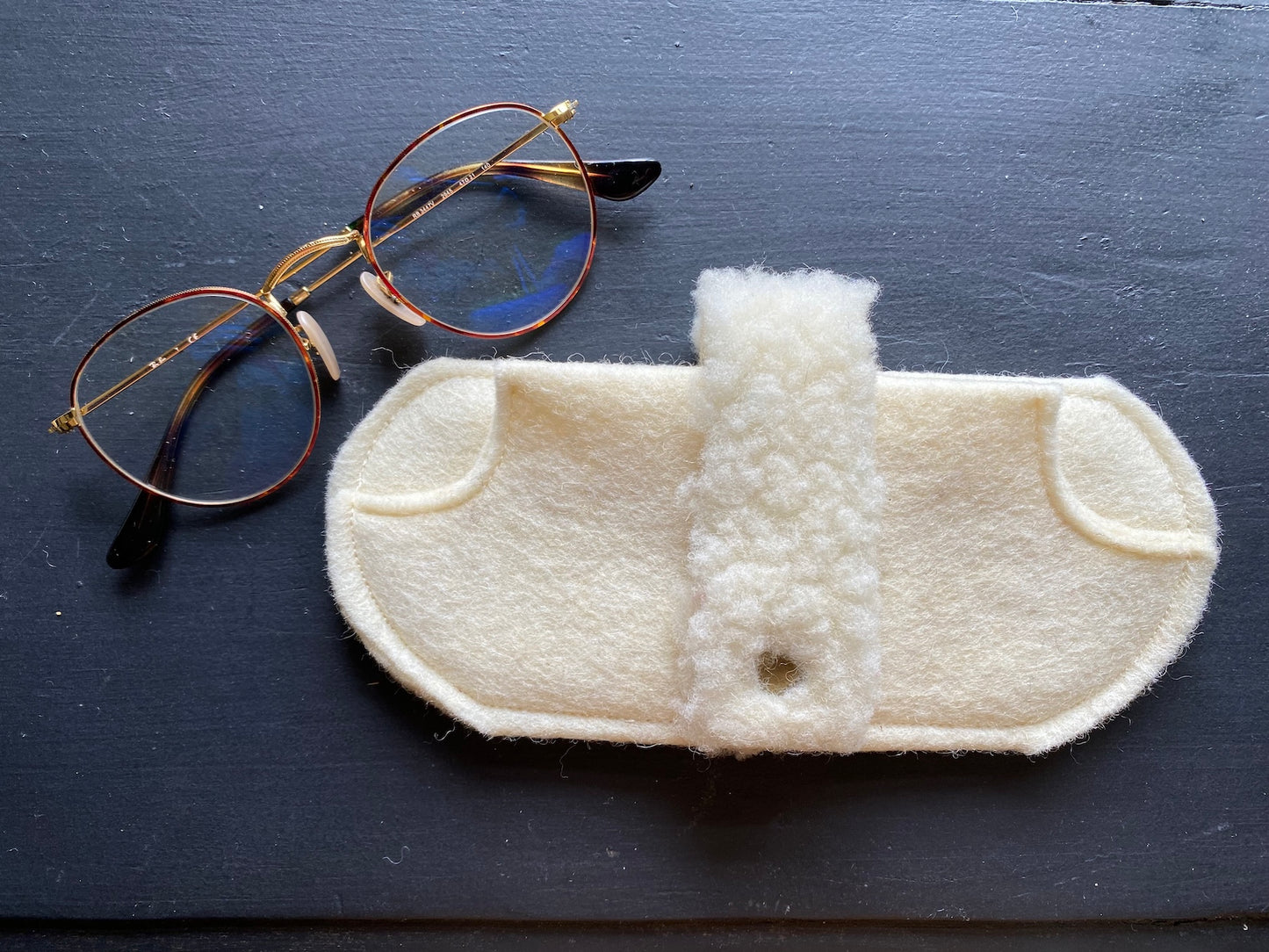 Étui à lunettes blanc écru