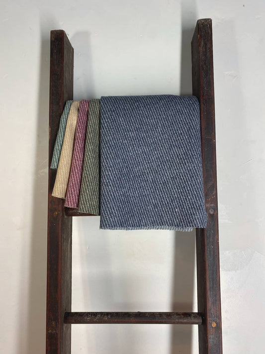 tissu sergé tricotine, rayé, laine francaise et laine recyclée, bleu, vert, rouge et beige, made in france, tissu haut de gamme, textile, décoration, pyrenees, marelha