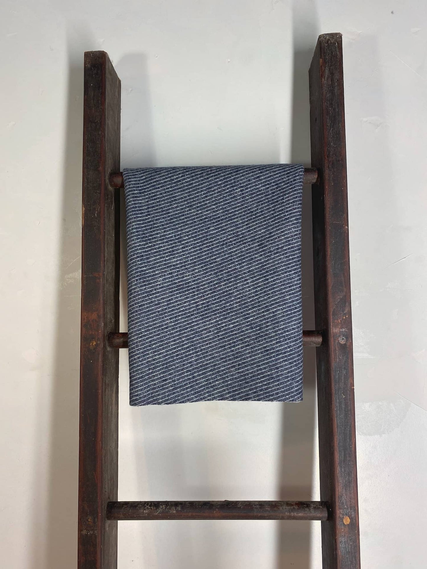 tissu sergé tricotine, rayé, laine francaise et laine recyclée, bleu, made in france, tissu haut de gamme, textile, décoration, pyrenees, marelha