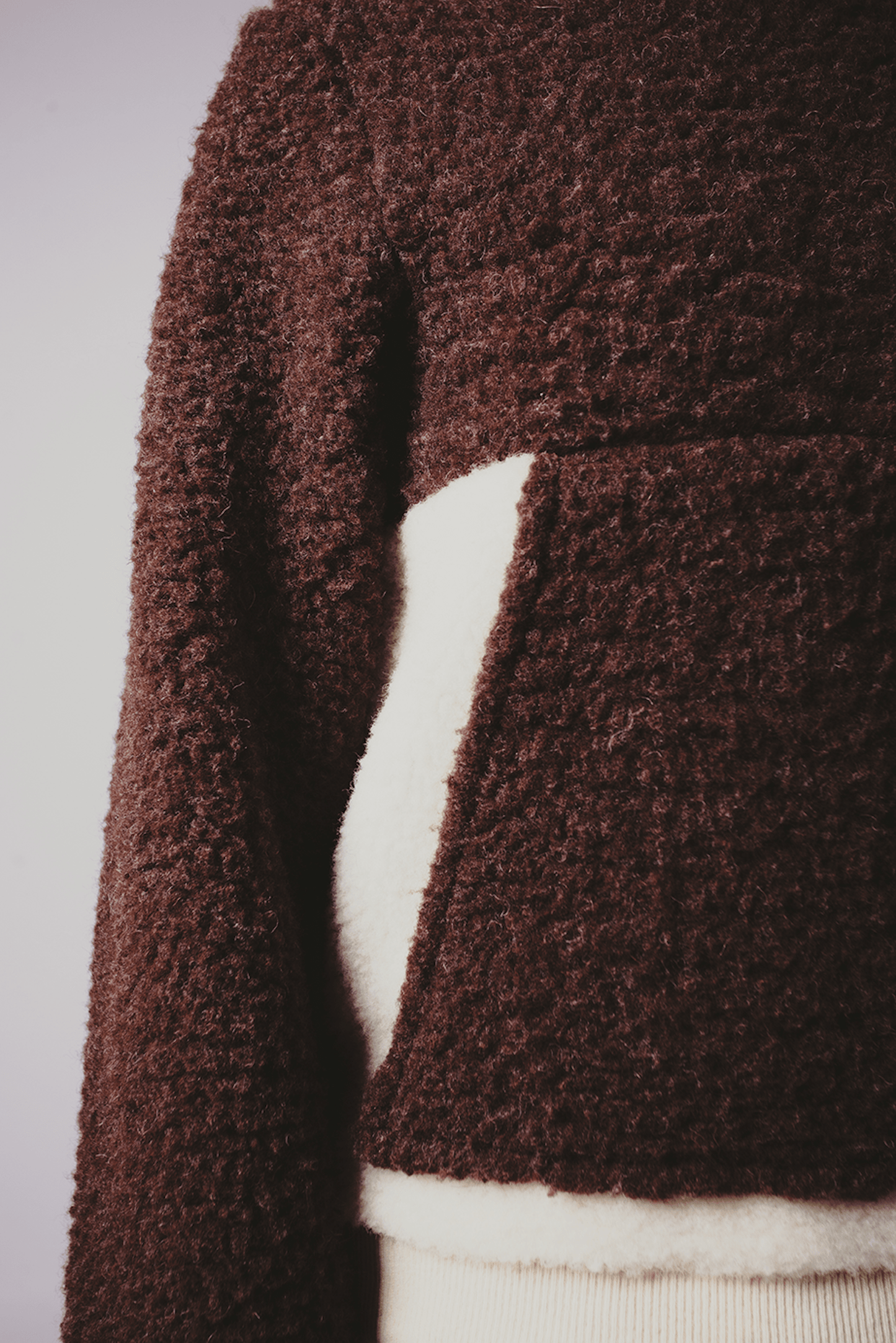 sweat oso, femme bicolore, marron et blanc écru, capuche, poches kangourou, laine française, pyrenees, la tela