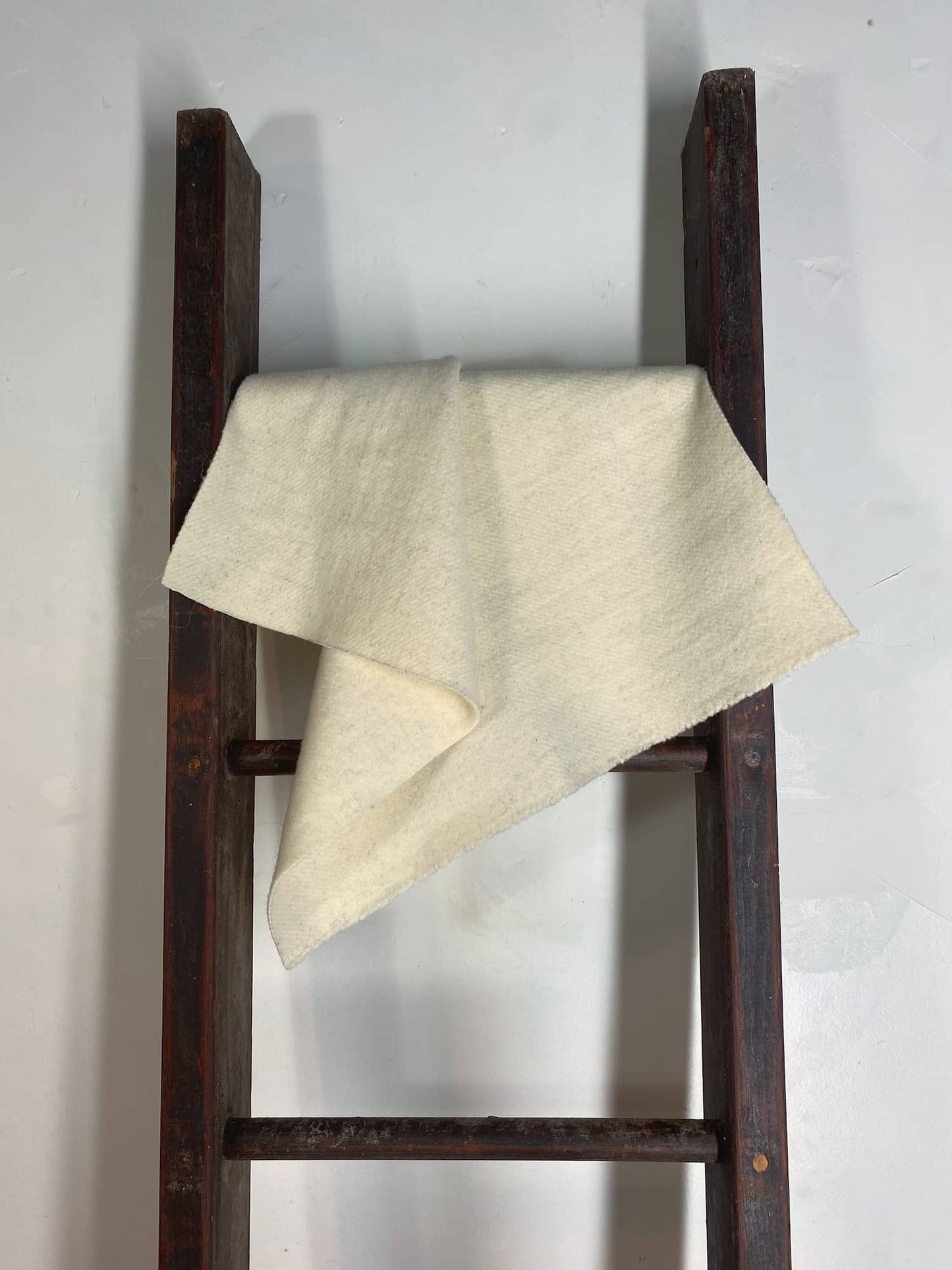 tissu gratté, laine française, blanc écru, décoration, made in france, pyrenees, marelha