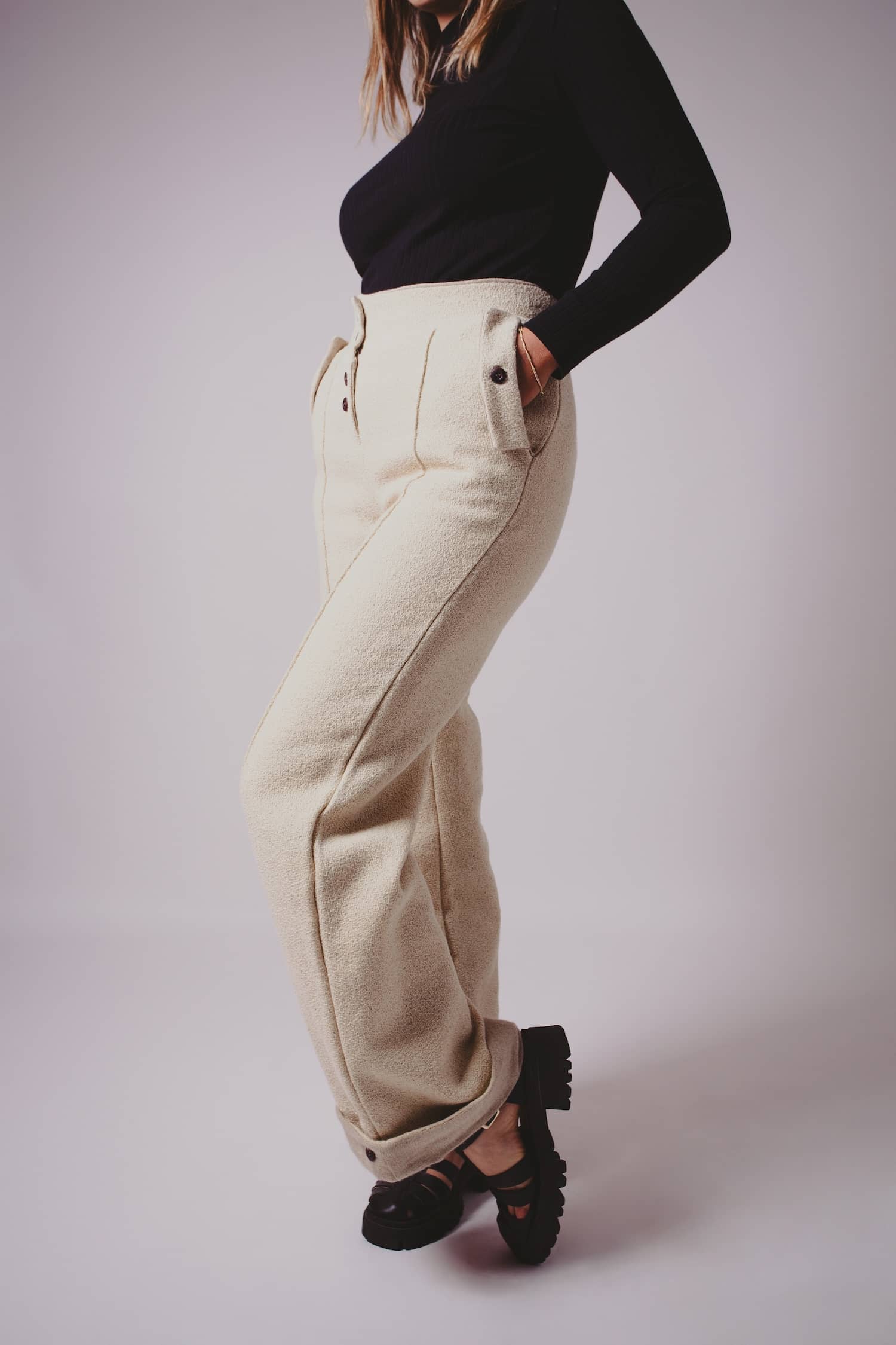 tissu bure, laine française et chanvre, blanc écru, exemple d'utilisation, vêtements,  pantalon, mode, made in france, pyrenees, marelha